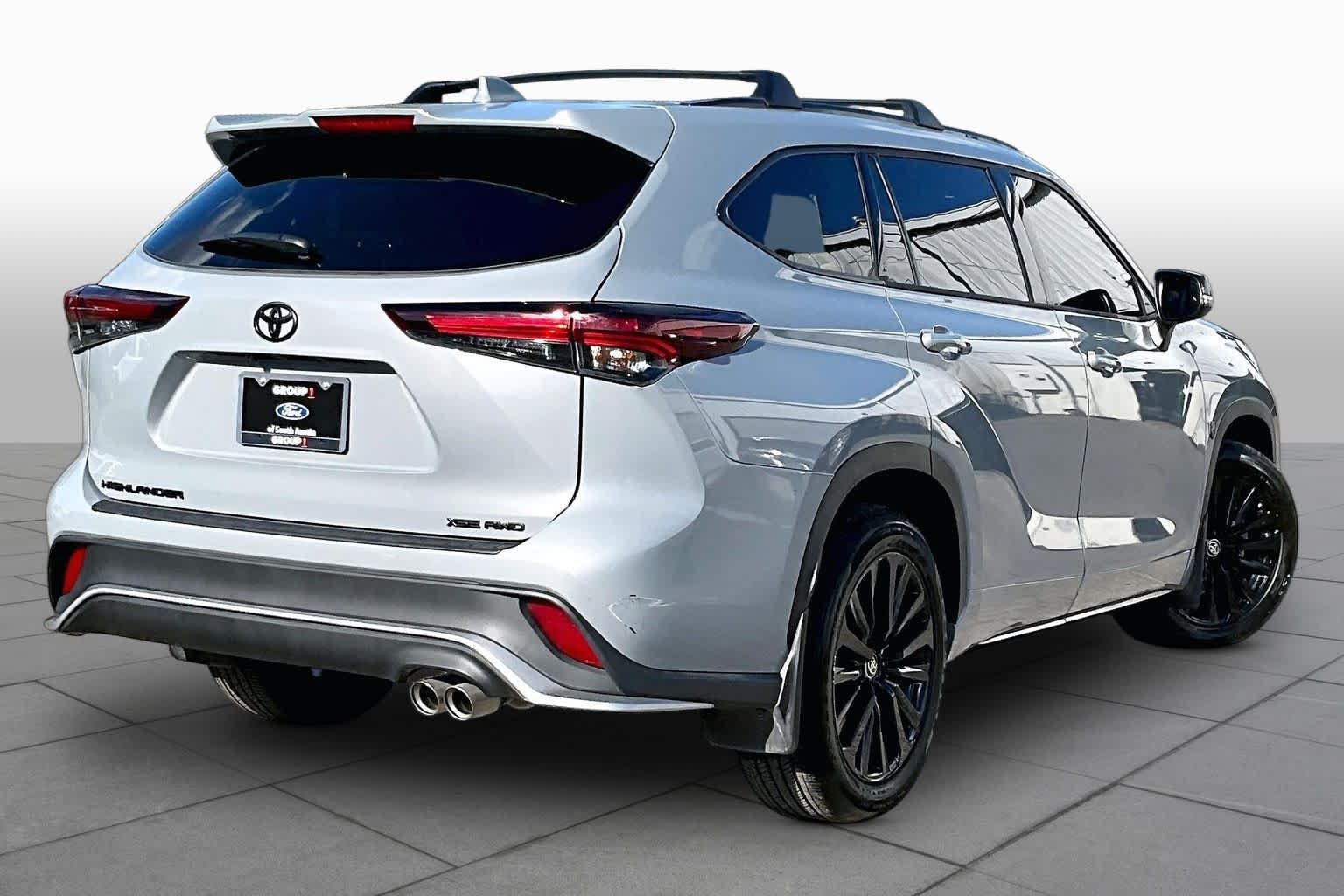 Used 2025 Cement Toyota XSE image 13