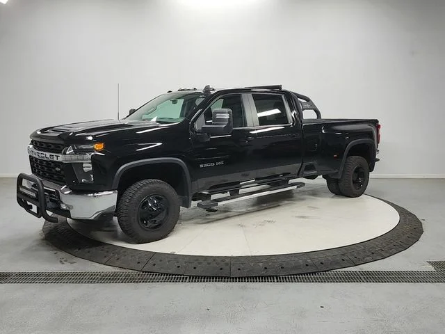 Used 2022 Black Chevrolet LT image 3