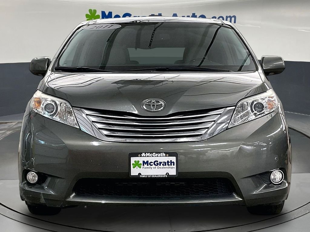 Used 2011 Green Toyota Limited image 5