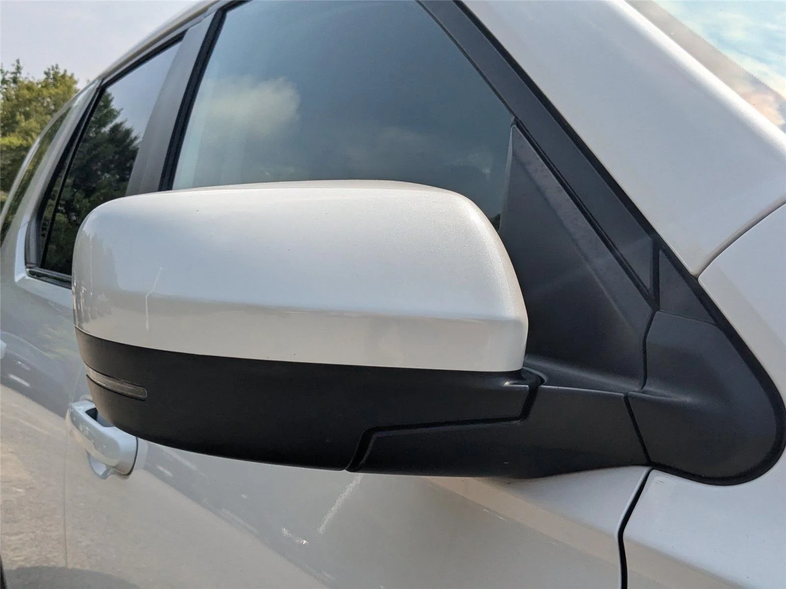 Used 2023 Platinum White Pearl Honda EX-L 7 Passenger image 11