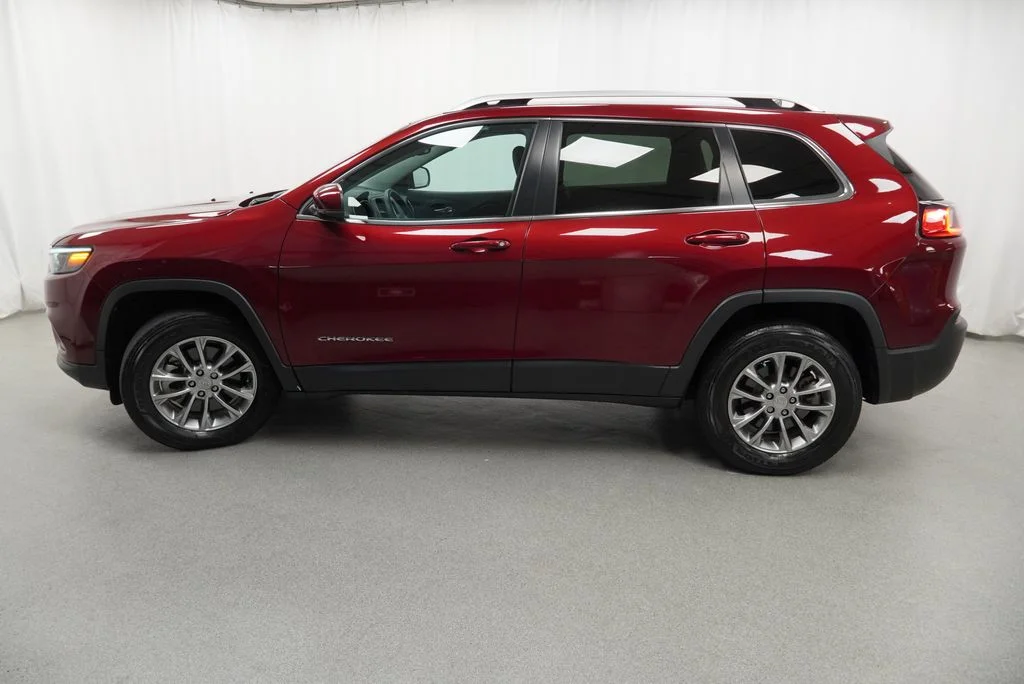 Used 2021 Red Jeep Latitude Lux image 26