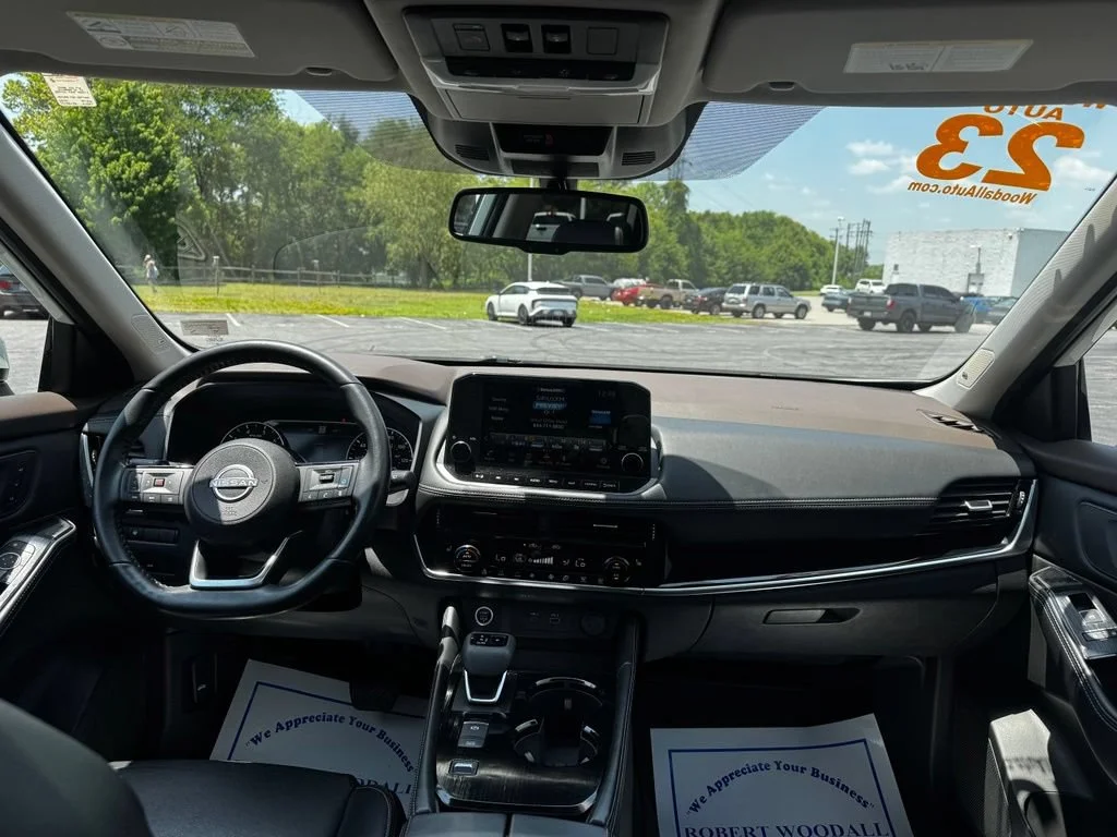 Used 2023 White Nissan SL image 13