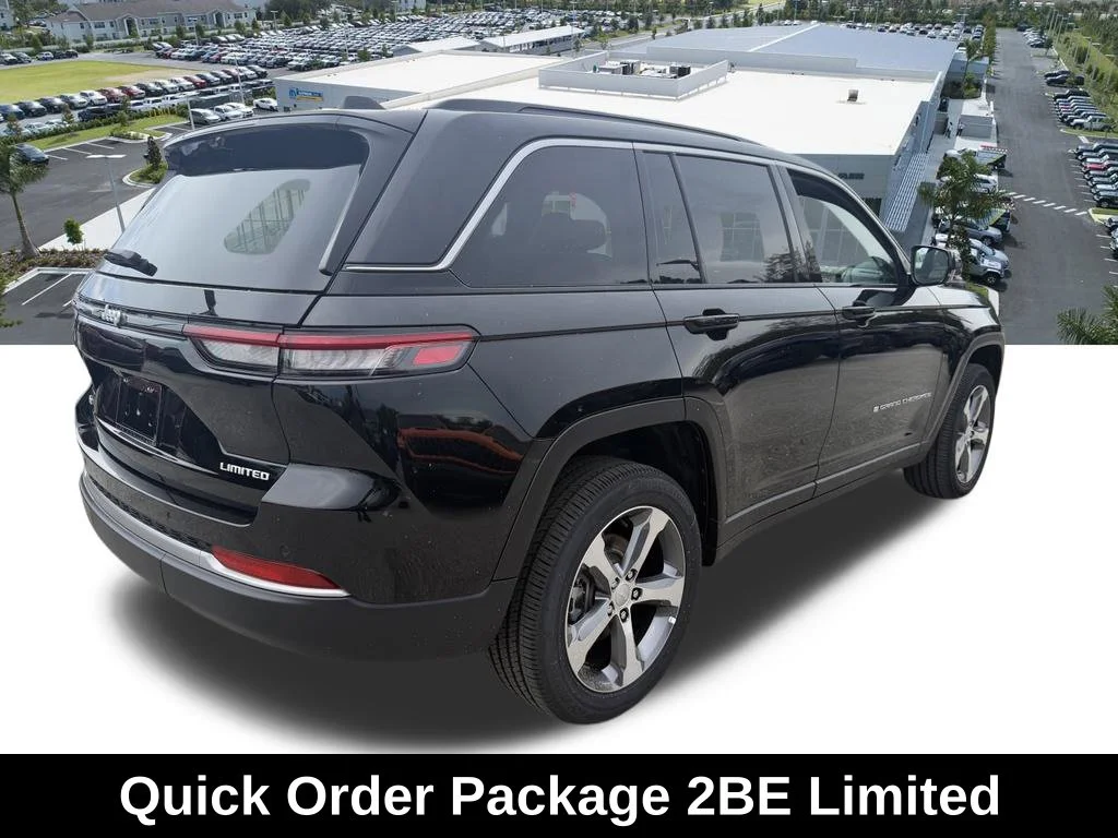 New 2026 Diamond Black Crystal Pearl-Coat Exterior Paint Jeep Limited image 4