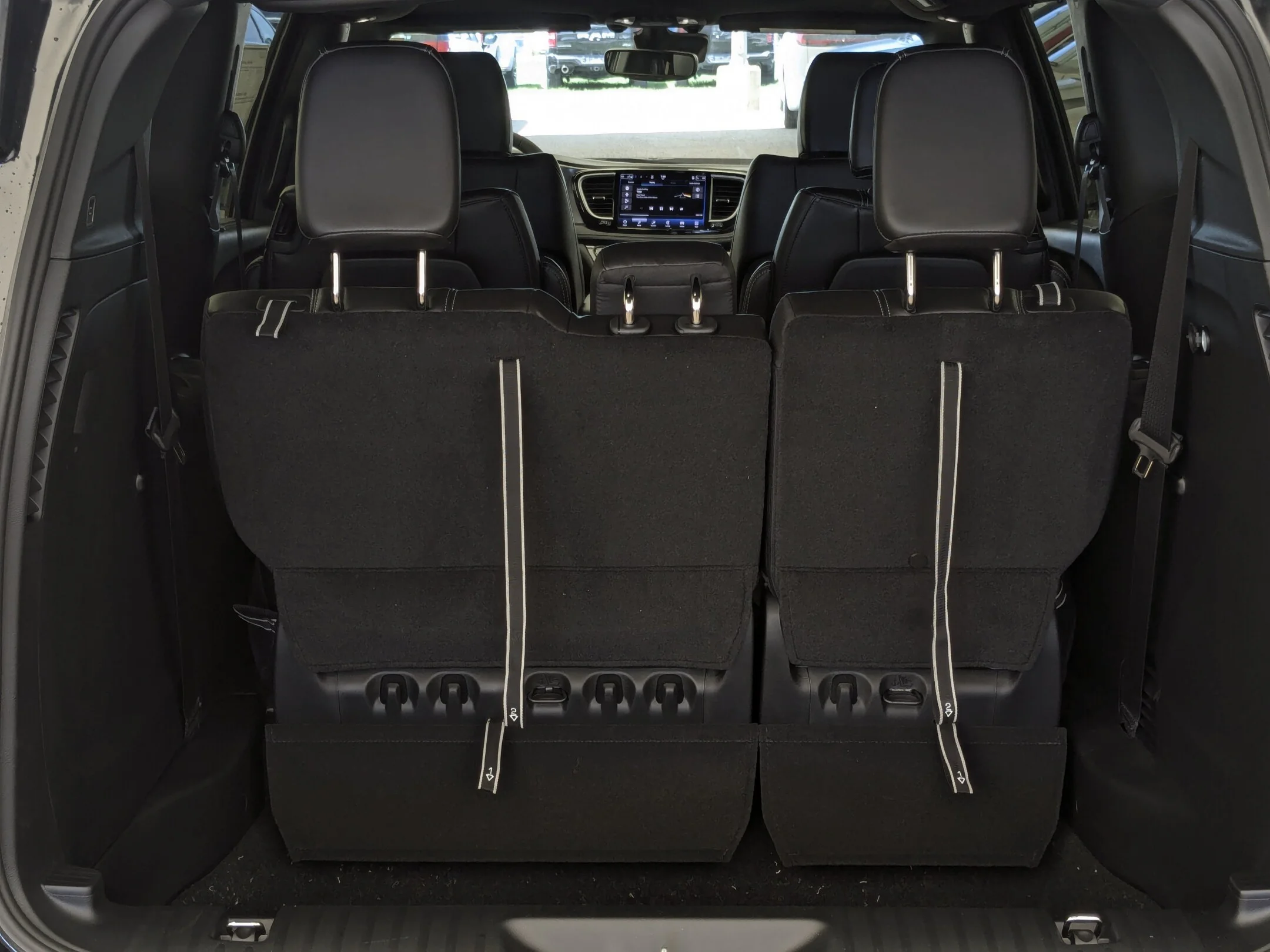 New 2026 Black Chrysler Select - - AWD - Full Sunroof - S Appearance - 360 Camera - Remote Start & More! image 28