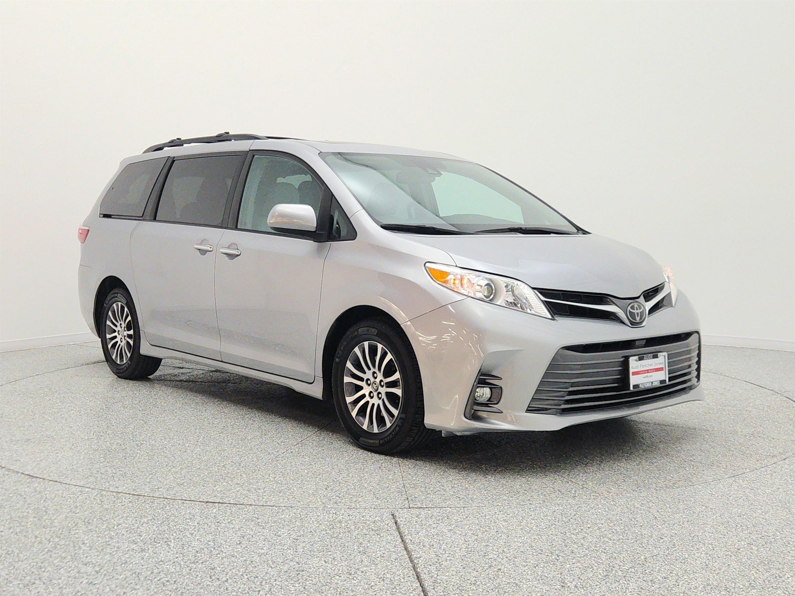 Used 2018 Silver Sky Metallic Toyota XLE Premium image 3