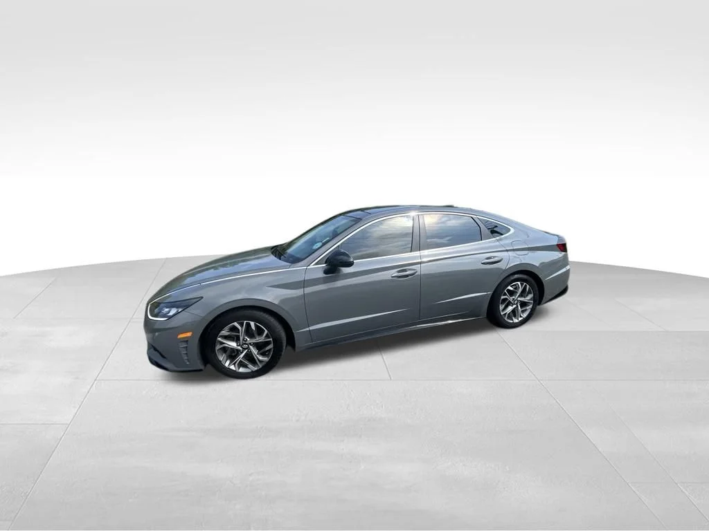 Used 2022 Gray Hyundai SEL image 2