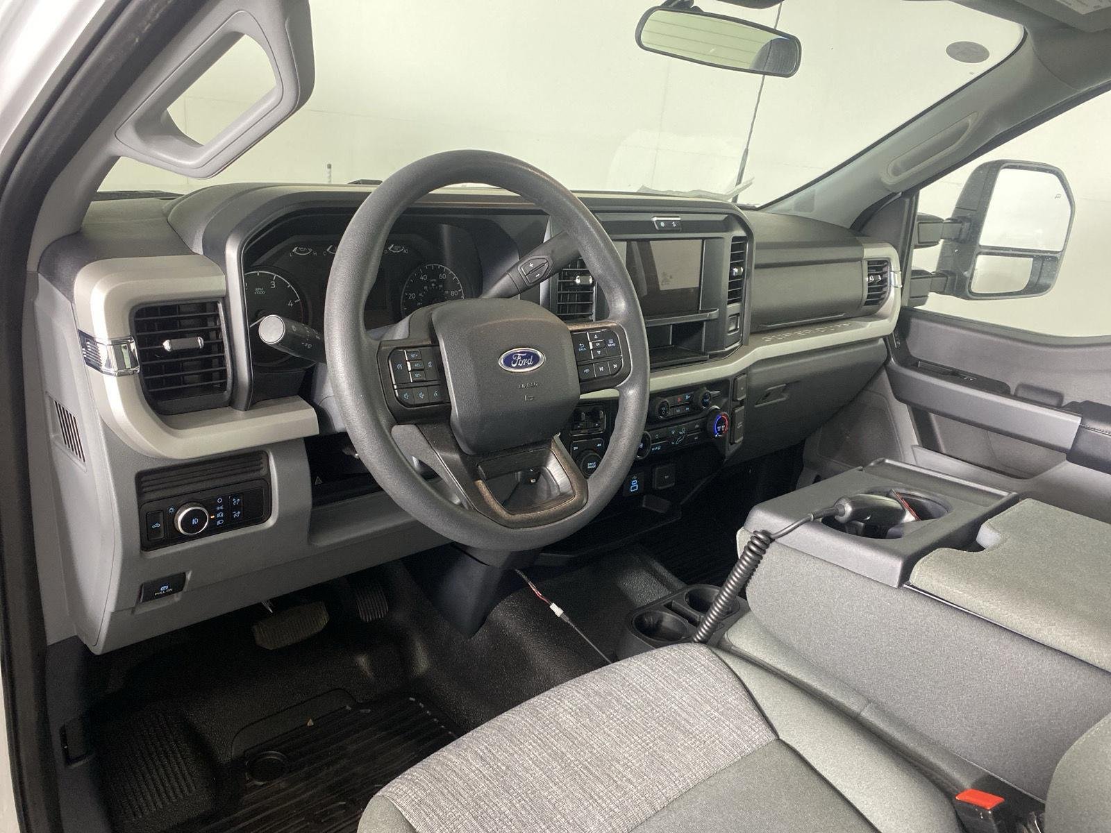 Used 2025 Oxford White Ford XLT image 45