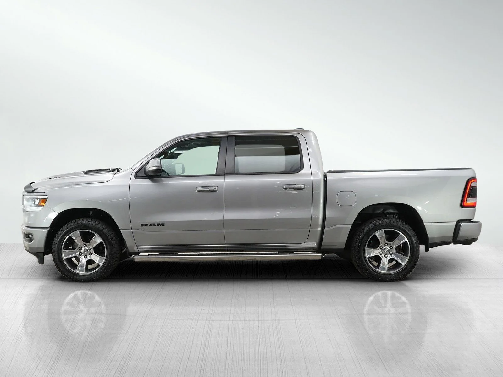 Used 2019 RAM Ram 1500 Sport with VIN 1C6SRFLT1KN834850 for sale in Burnsville, Minnesota