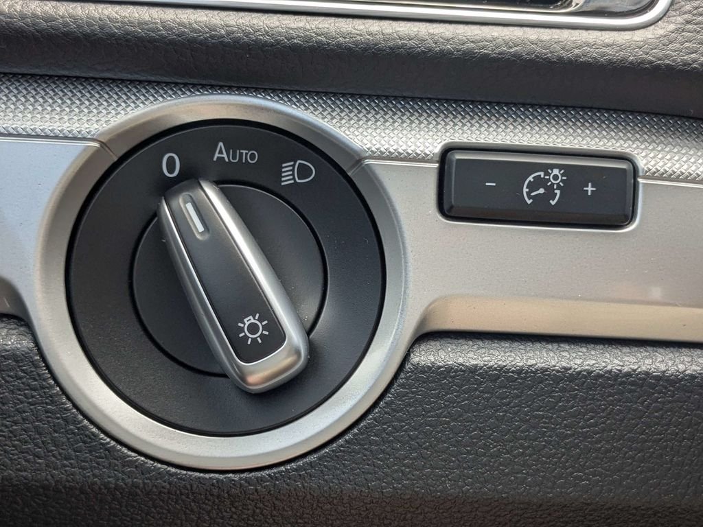 Used 2019 Silver Volkswagen 2.0T Wolfsburg image 25
