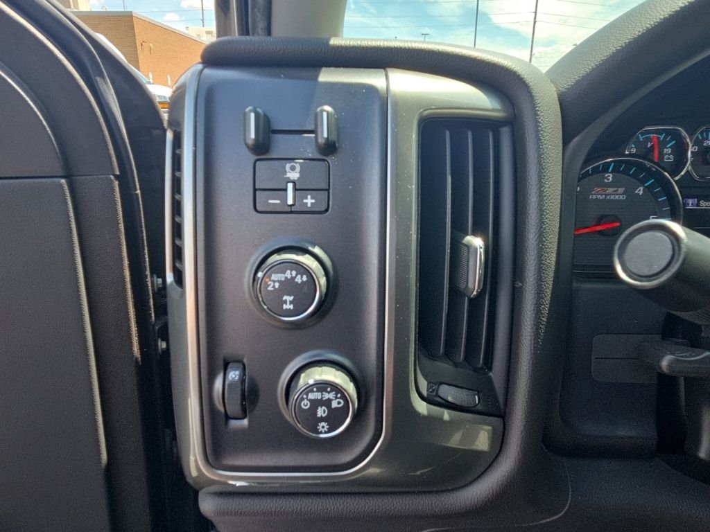 Used 2019 Gray Chevrolet LT image 37