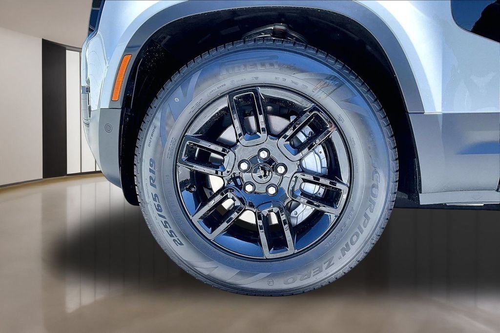 New 2026 FUJI WHITE Land Rover S image 13