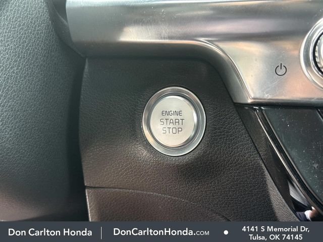 Used 2022 White Pearl Kia EX image 22