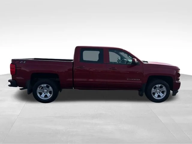 Used 2018 CAJUN RED TINTCOAT Chevrolet LT image 7