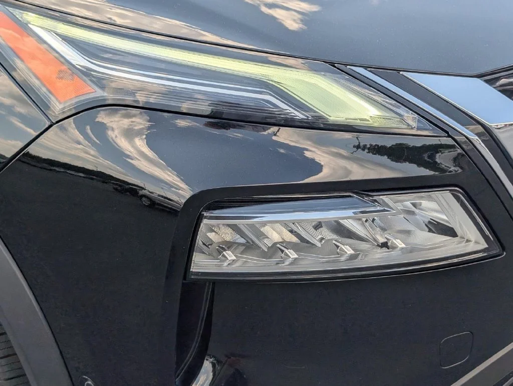 Used 2023 Super Black Nissan Platinum image 5