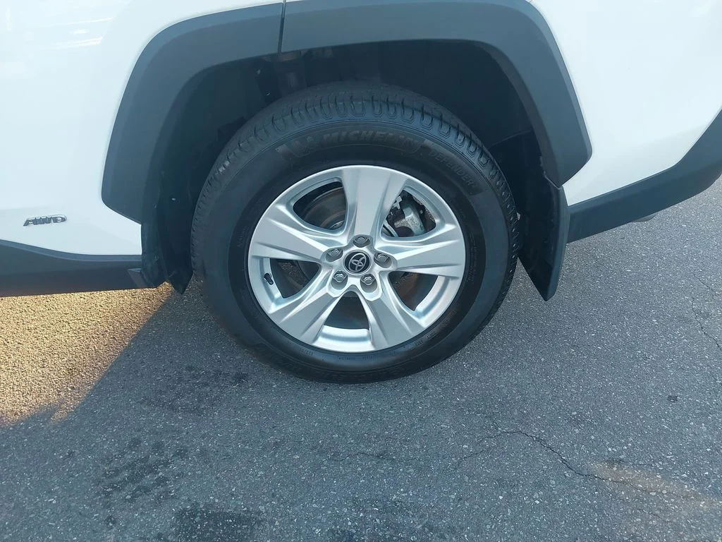 Used 2021 White Toyota XLE image 30
