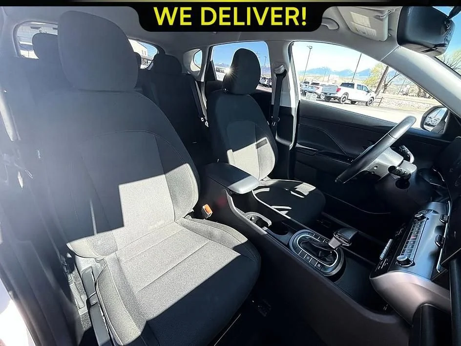 Used 2025 White Hyundai SEL image 18