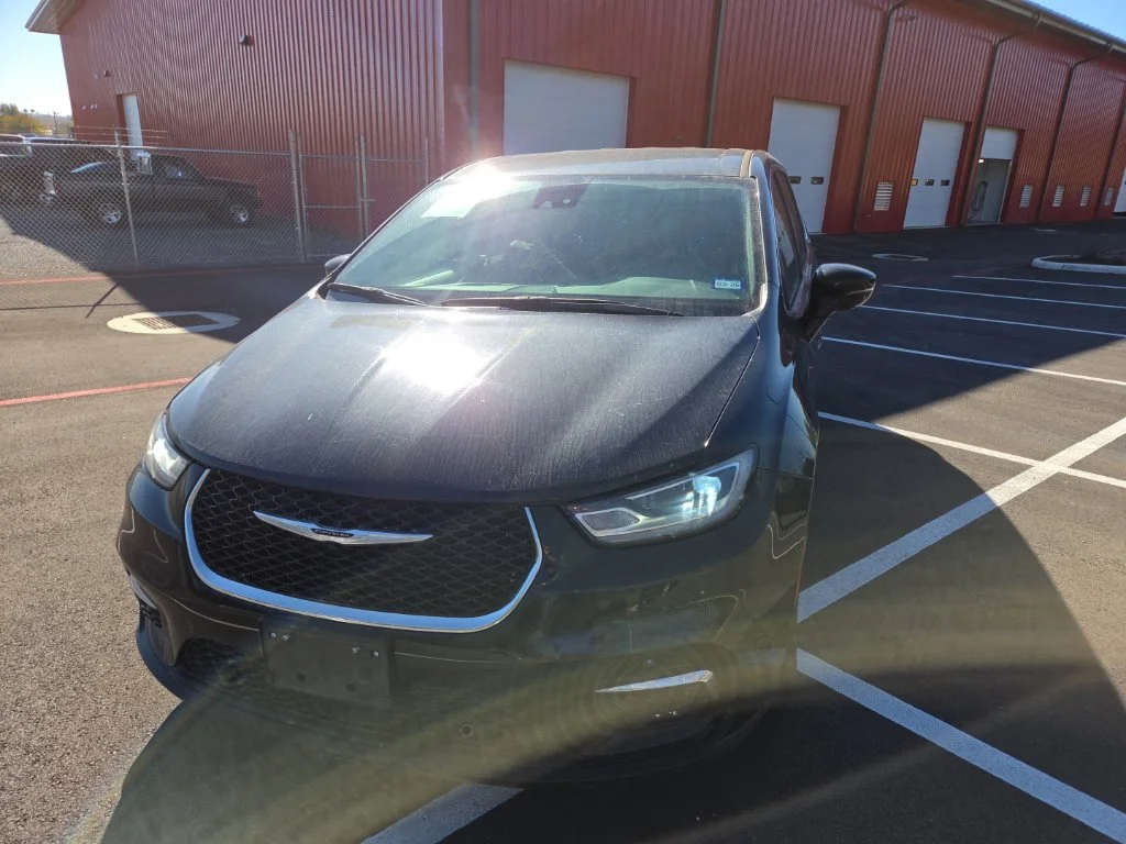 Used 2024 Black Chrysler Touring L image 3