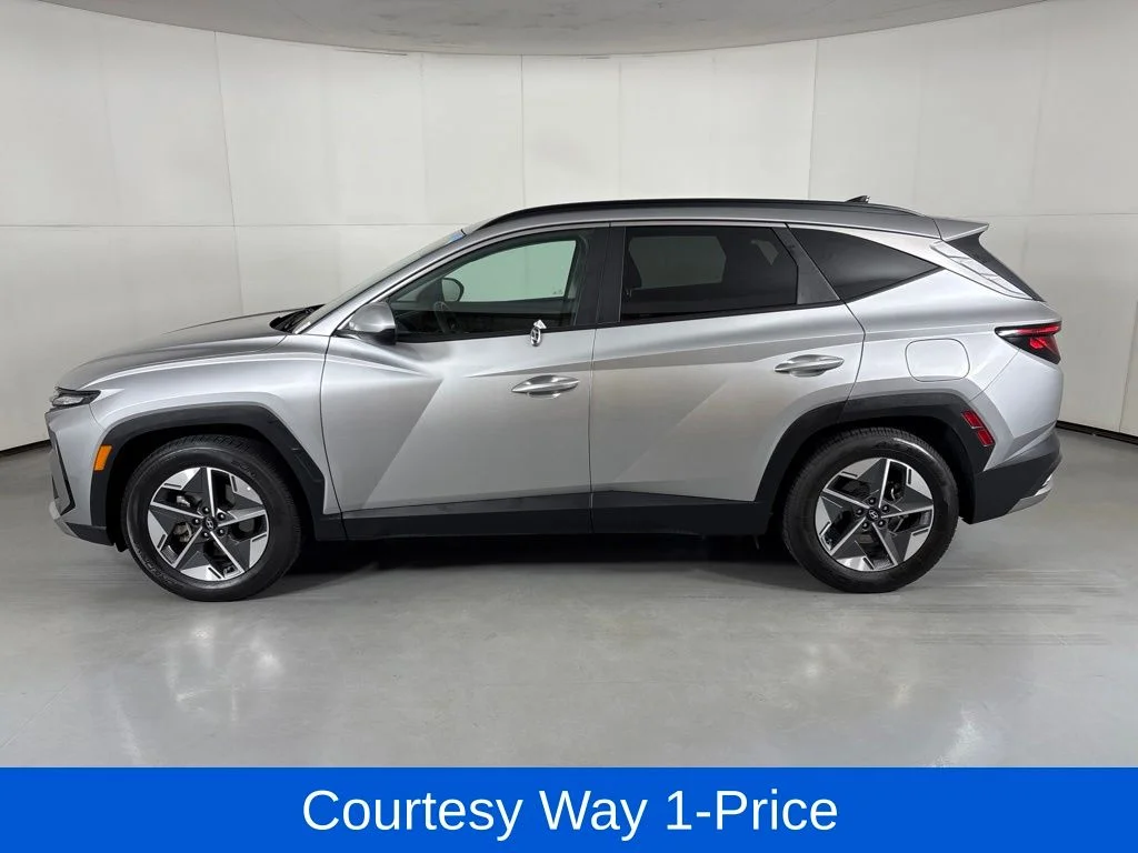 Used 2025 Silver Hyundai SEL image 6