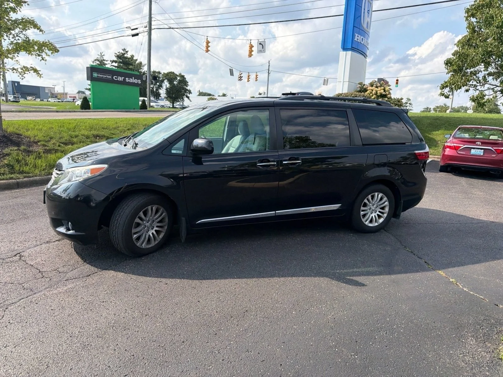 Used 2017 Midnight Black Metallic Toyota XLE Premium image 2