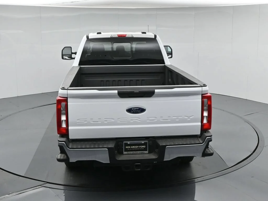 New 2026 Oxford White Ford XLT image 40