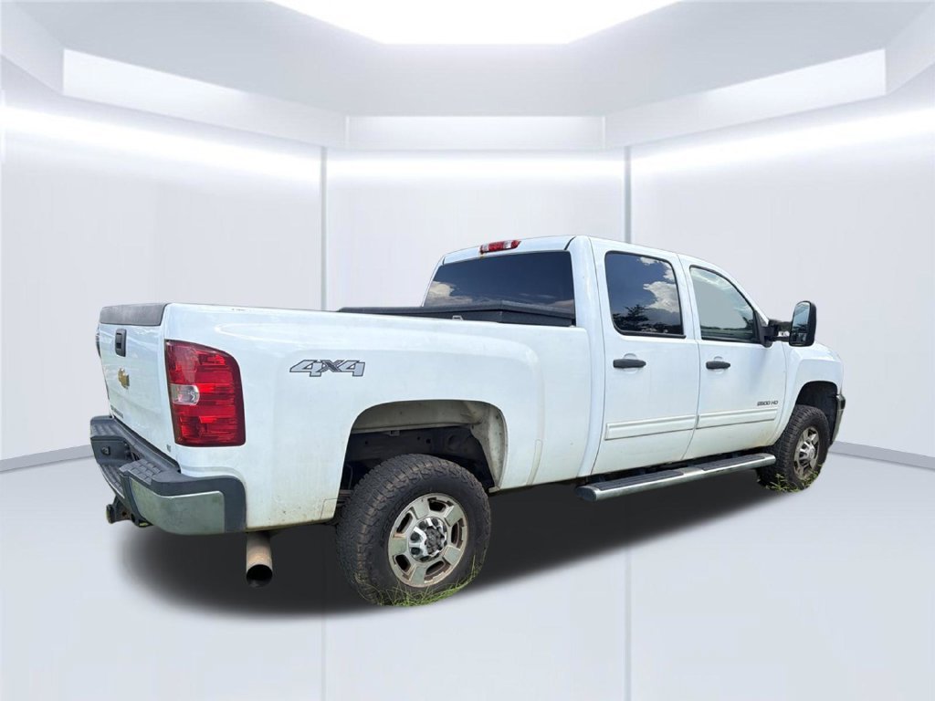 Used 2013 White Chevrolet LT image 13