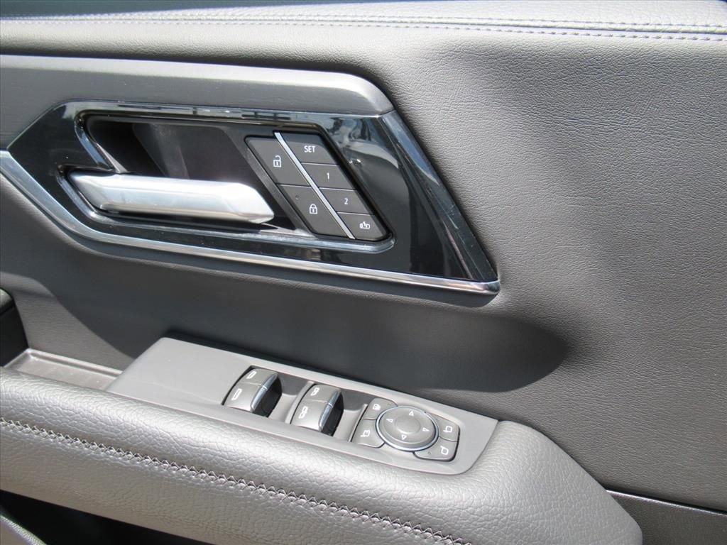 Used 2025 Summit White GMC Denali image 19