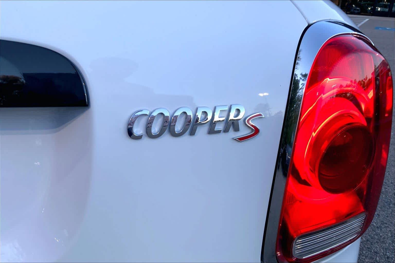 Used 2017 Light White MINI Cooper S image 9