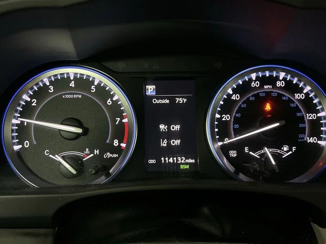 Used 2018 Gray Toyota XLE image 12