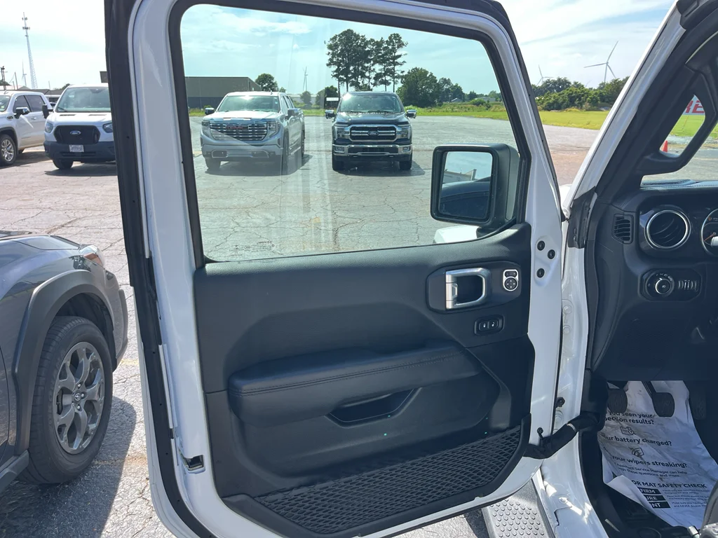 Used 2021 Bright White Clearcoat Jeep Unlimited Sahara Altitude image 18