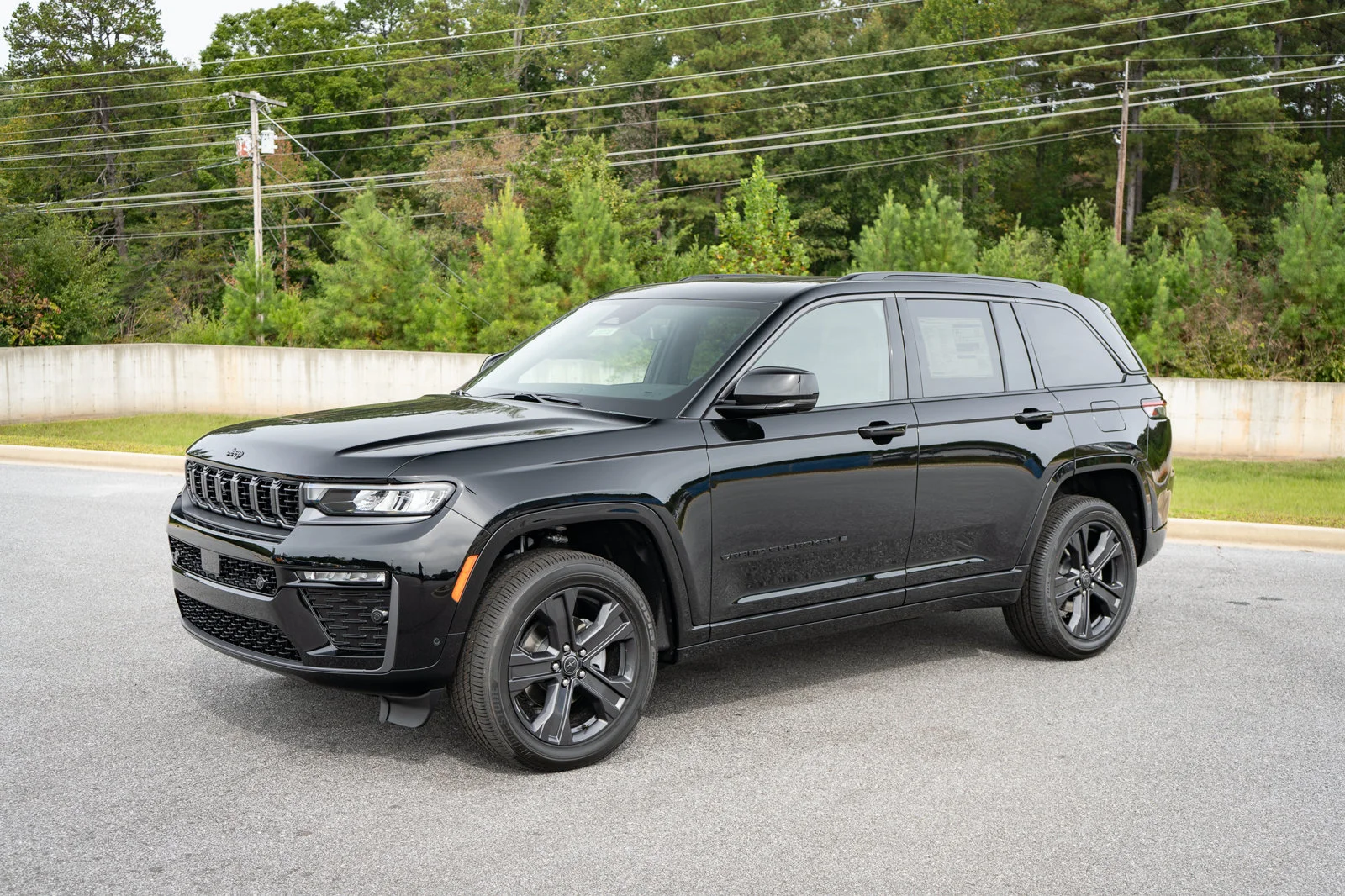 New 2027 High-Gloss Black Paint Jeep Limited Reserve image 3