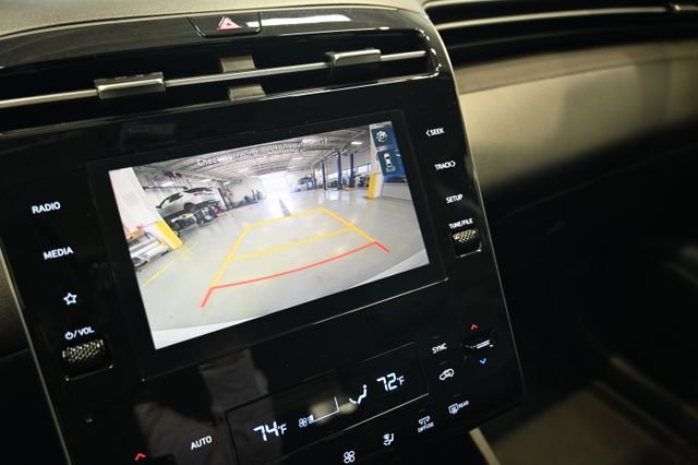Used 2023 White Hyundai SEL image 16