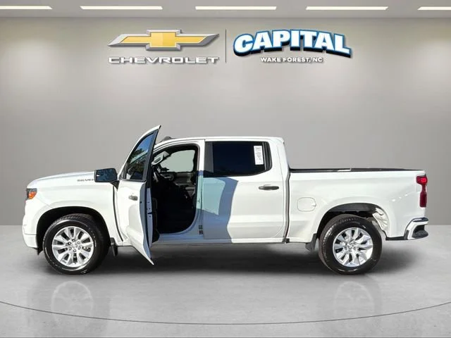 Used 2022 Summit White Chevrolet Custom image 9