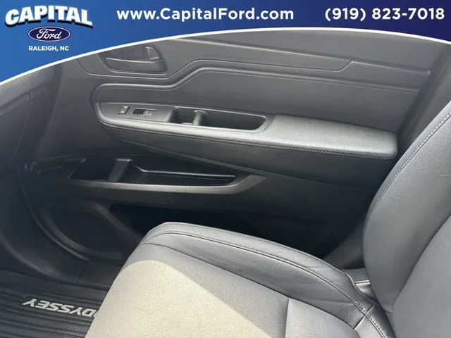 Used 2022  Honda EX-L image 29