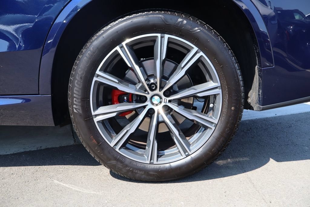 Used 2024 Blue BMW sDrive40i image 27