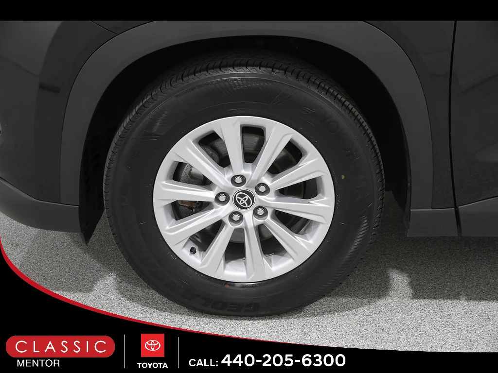 Used 2025 Midnight Black Metallic Toyota XLE image 23