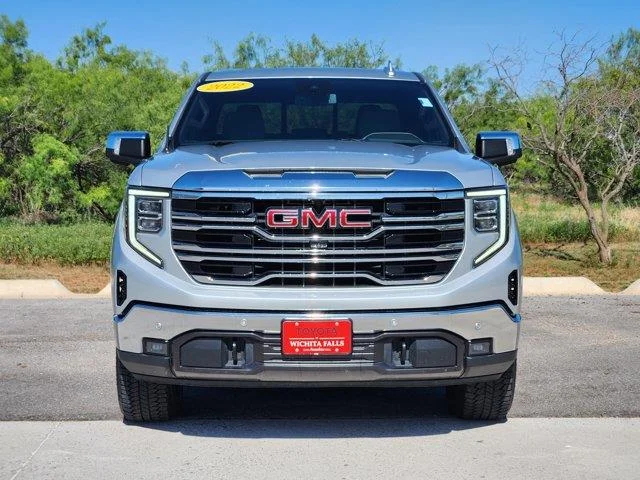 Used 2022 Quicksilver MET GMC SLT 4x4 Crew Cab 5.75 ft. box 147.4 in. WB image 2