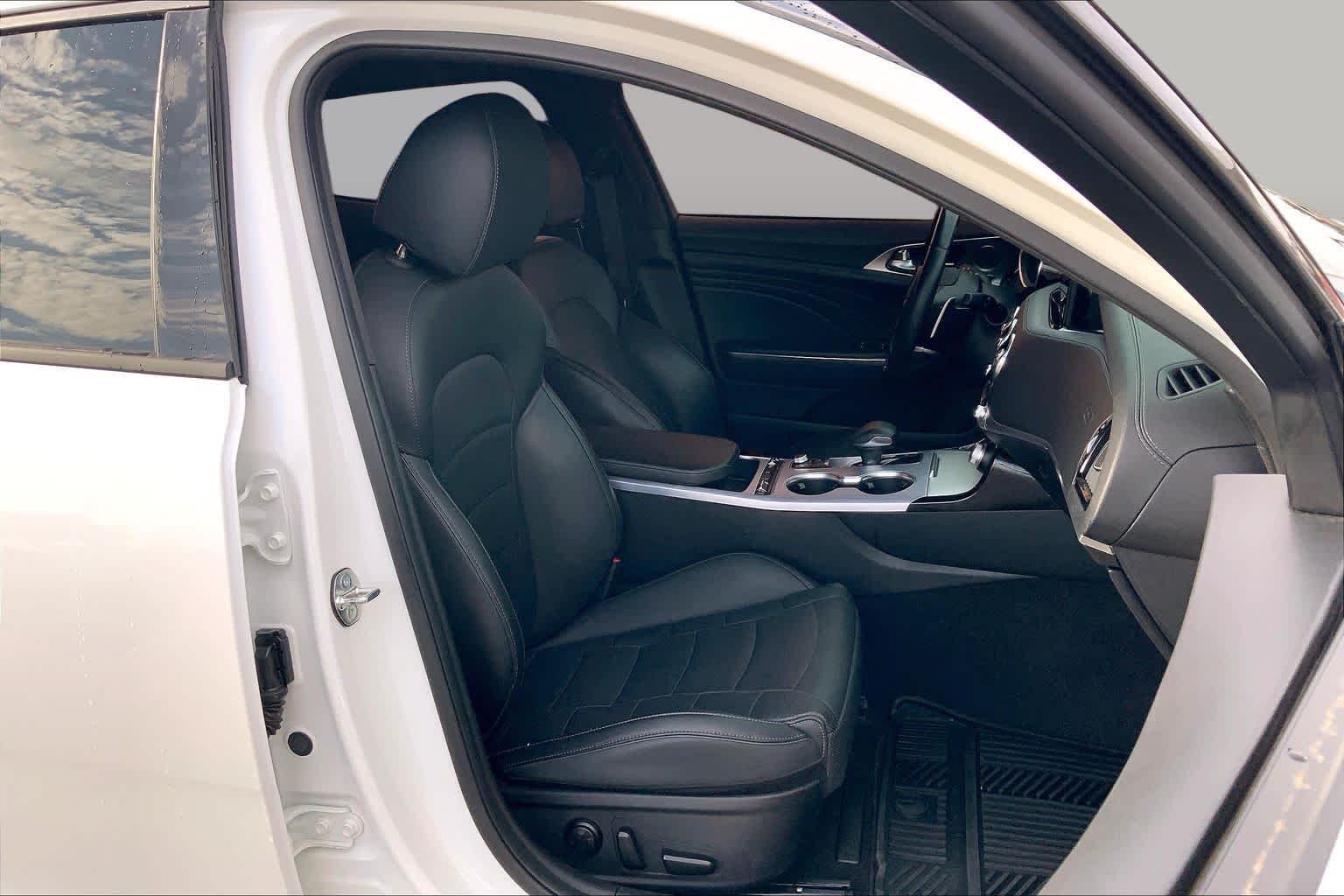 Used 2023 WHITE Kia GT2 image 9
