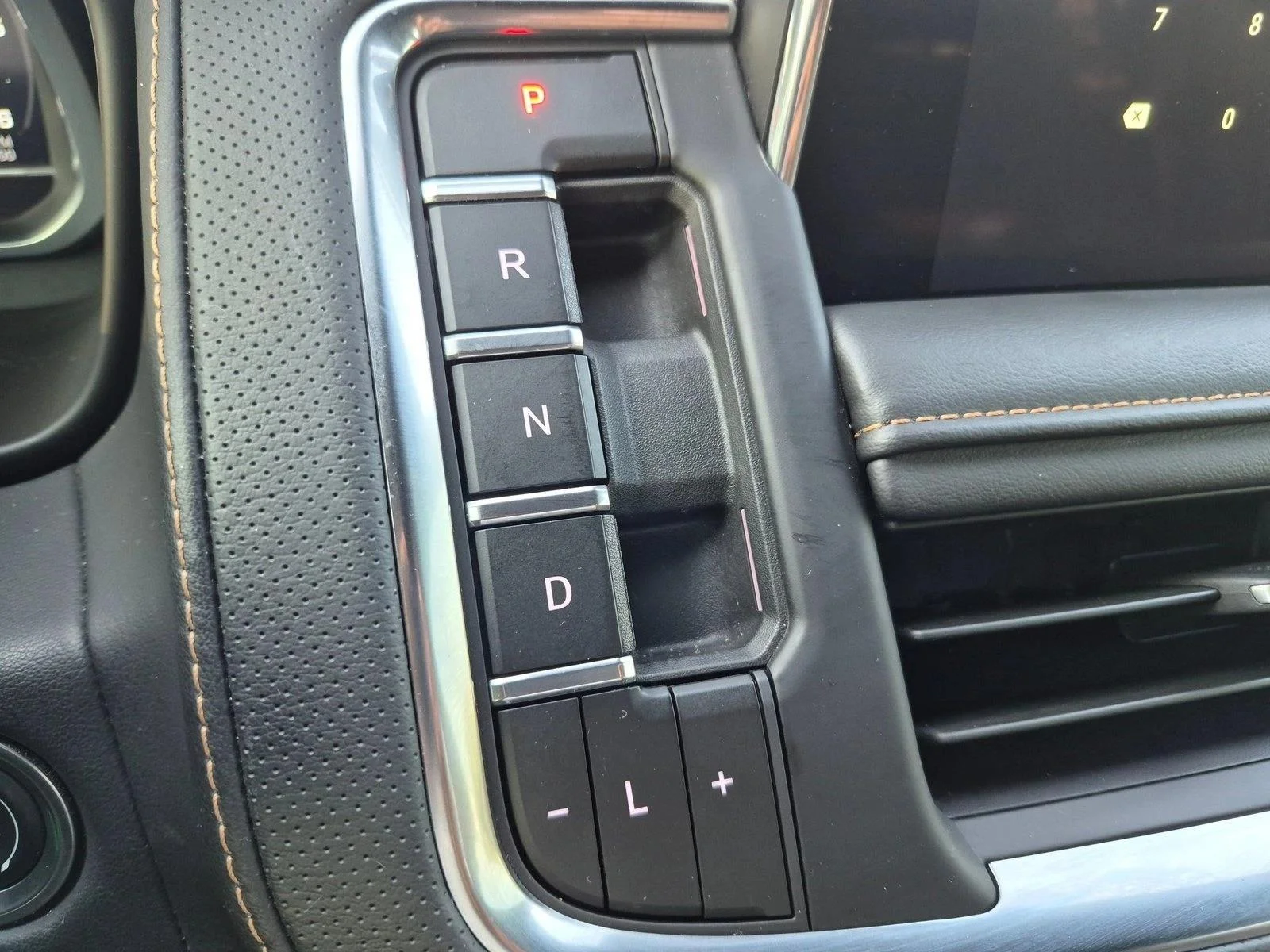 Used 2023 Summit White GMC AT4 image 11