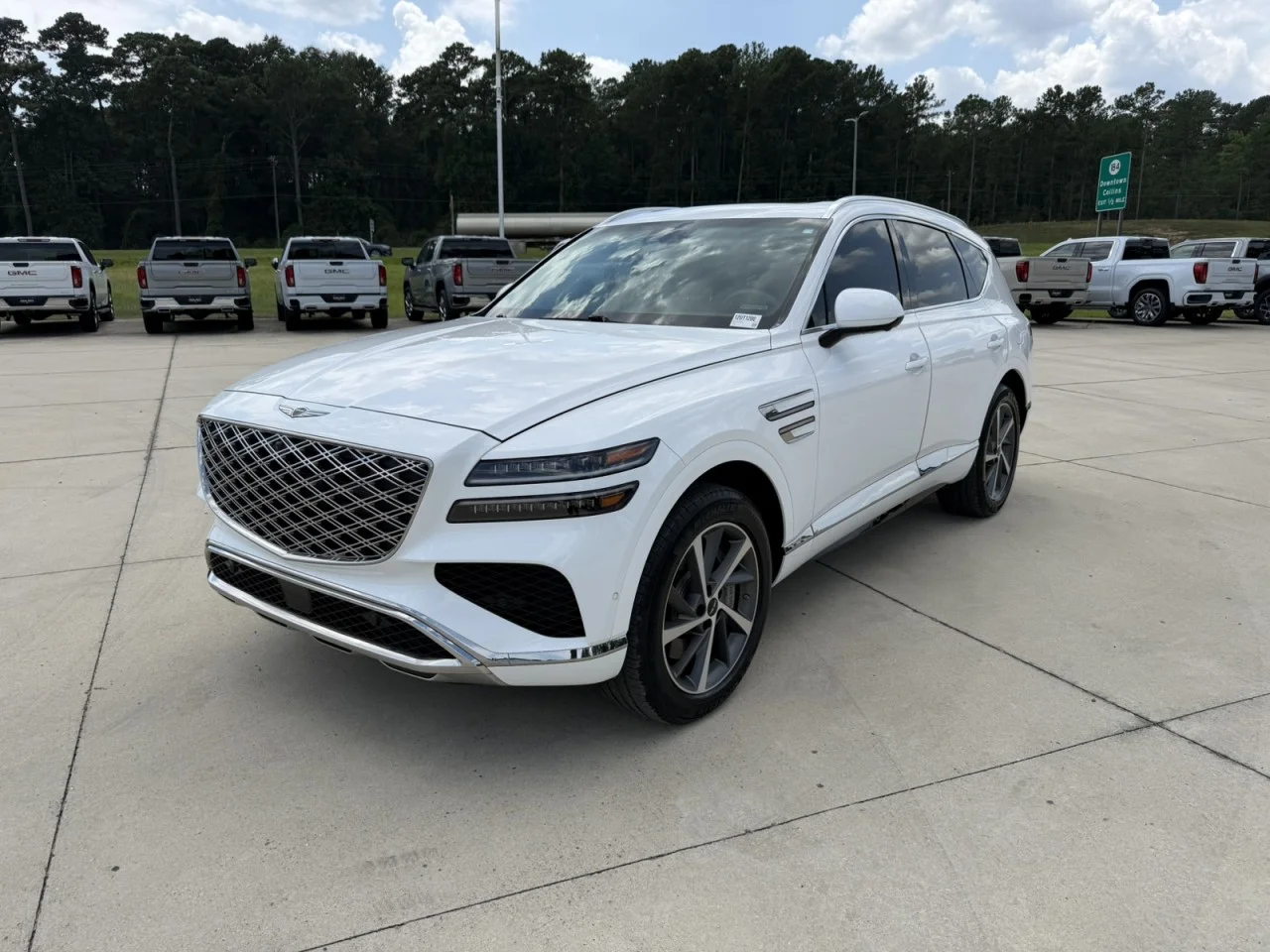 Used 2025 White Genesis 2.5T Advanced image 1
