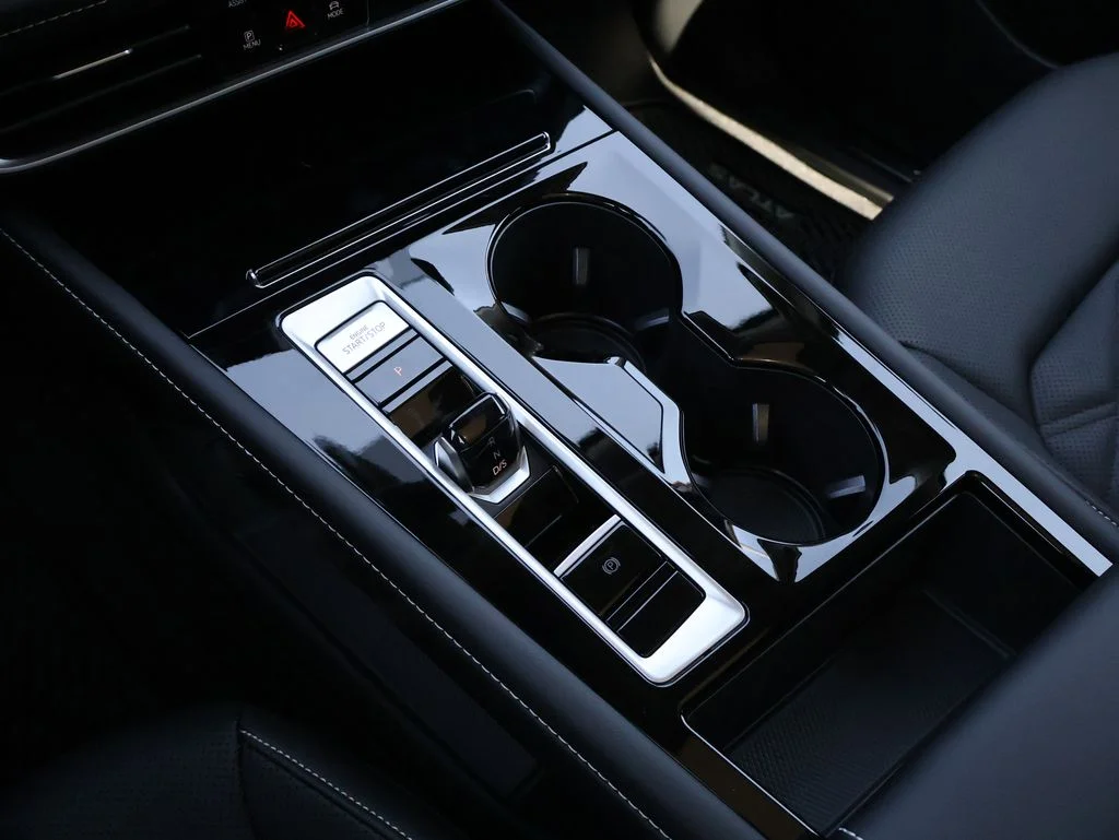 New 2026 Black Volkswagen SE w/Technology image 18