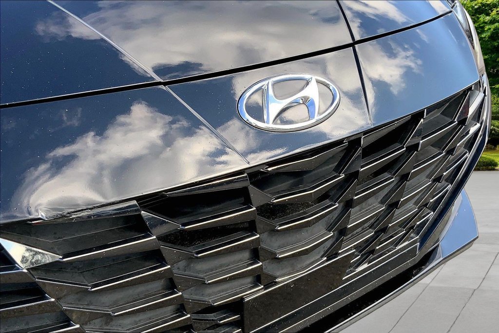 Used 2023 Black Hyundai Limited image 32