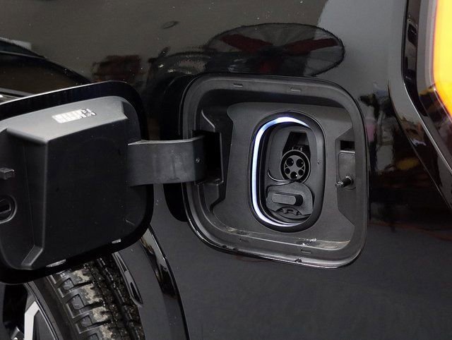 2025 GMC Sierra EV Denali - Photo 11