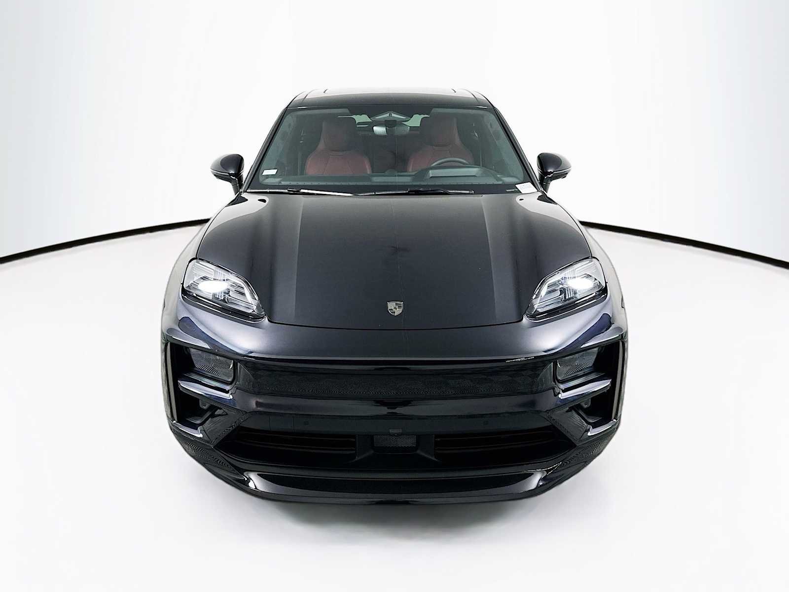 2025 Porsche Macan Turbo Electric - Photo 6
