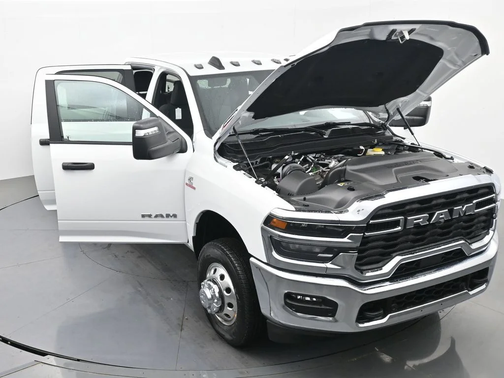 New 2026 Bright White Clear-Coat Exterior Paint RAM Big Horn image 43