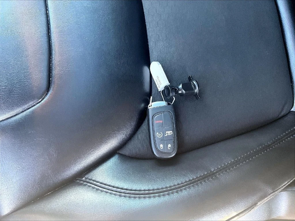 Used 2020 Black Jeep Latitude Plus image 12