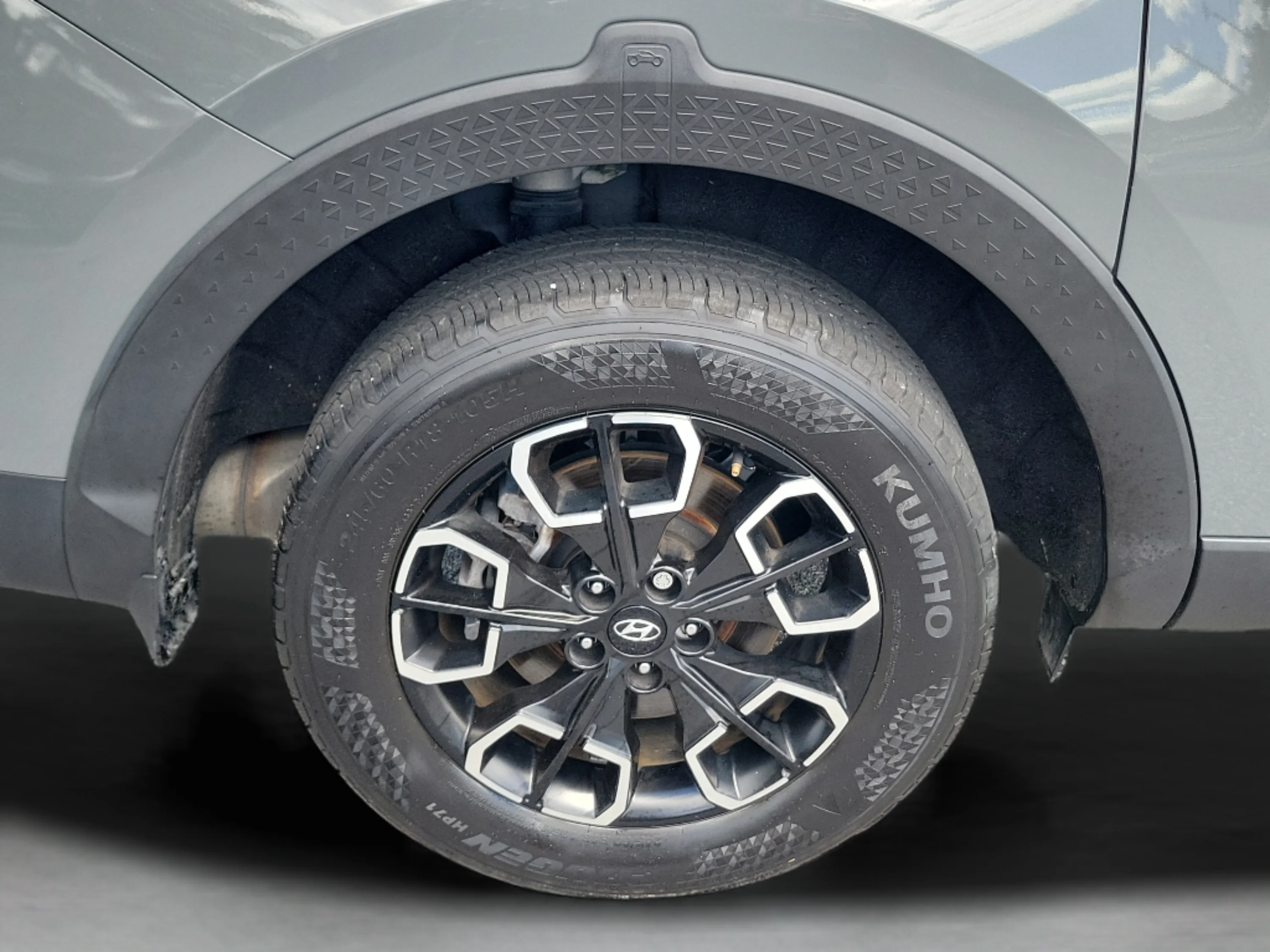 Used 2023 Hampton Gray Hyundai SEL image 10