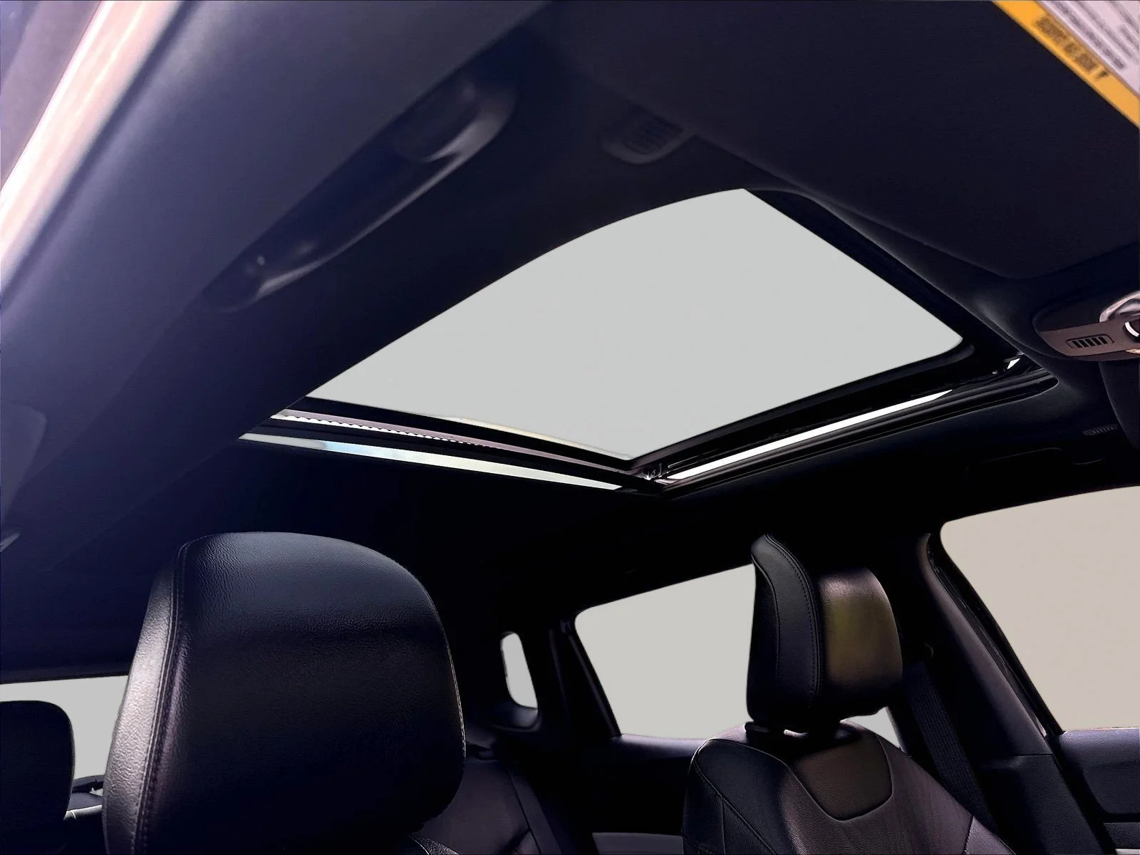 Used 2023 Crystal Metallic Jeep Limited image 28