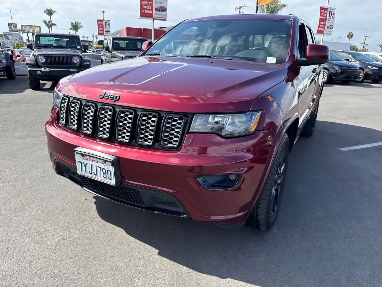 Used 2017 Velvet Red Pearlcoat Jeep Altitude image 2
