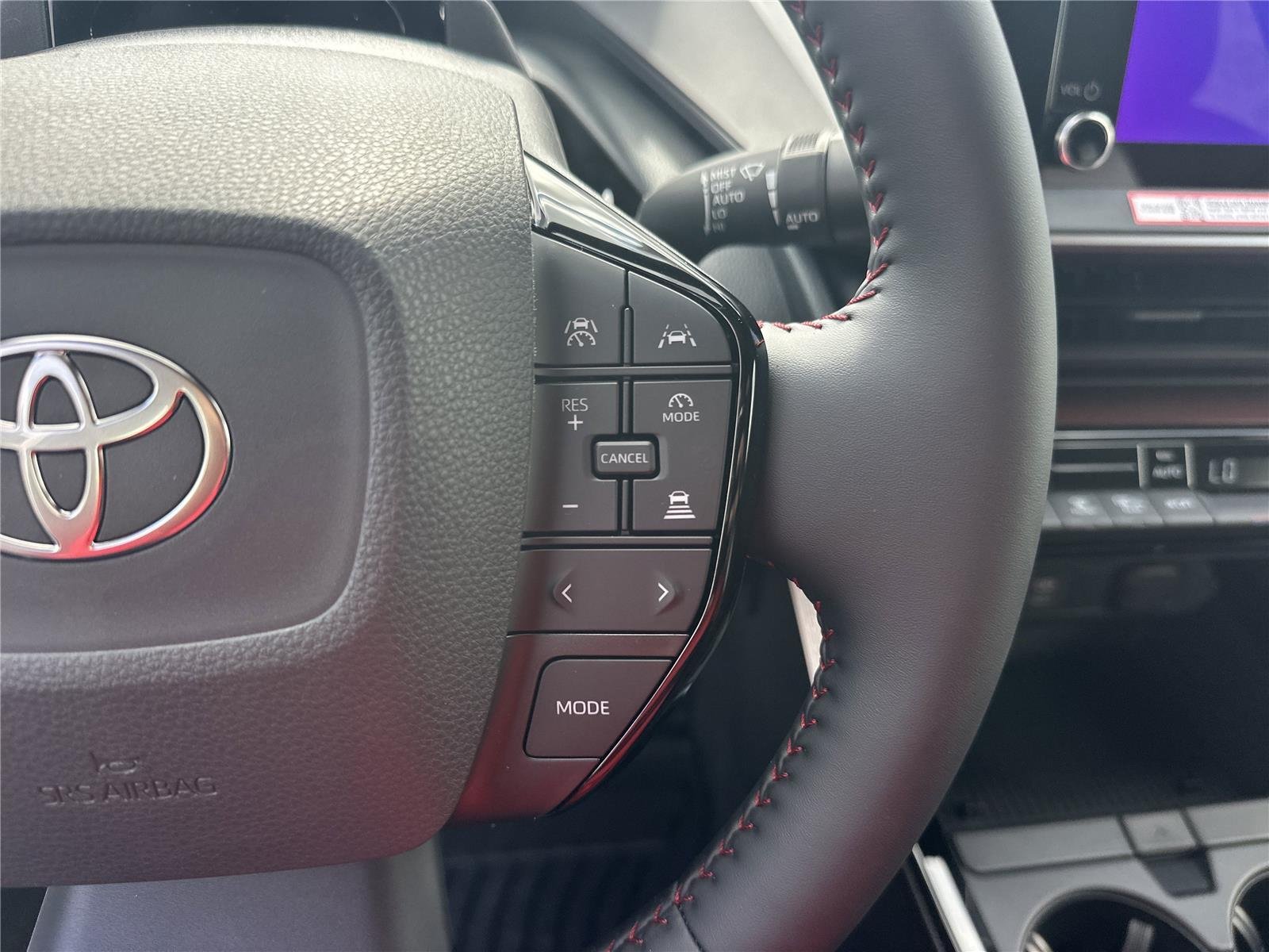 2026 Toyota Prius Plug-in Hybrid SE - Photo 11