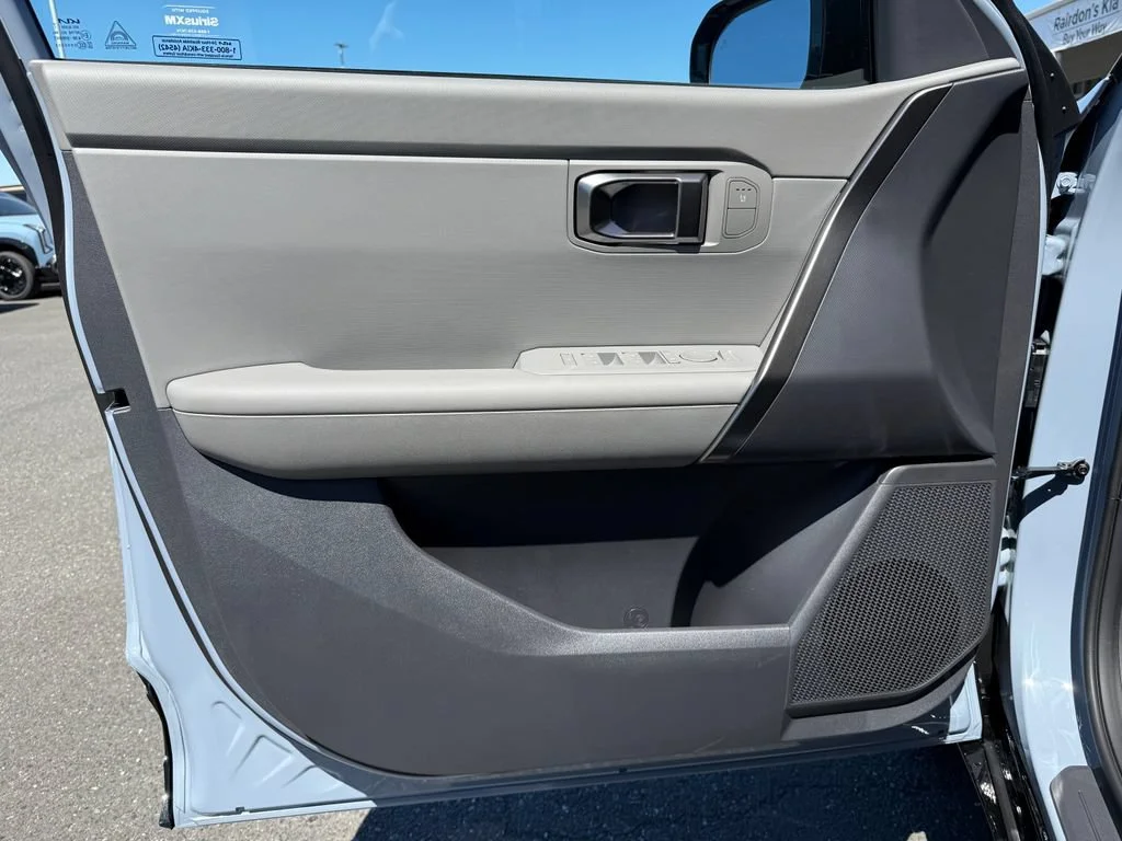 New 2027 Pale Gray Kia X-Line S image 18